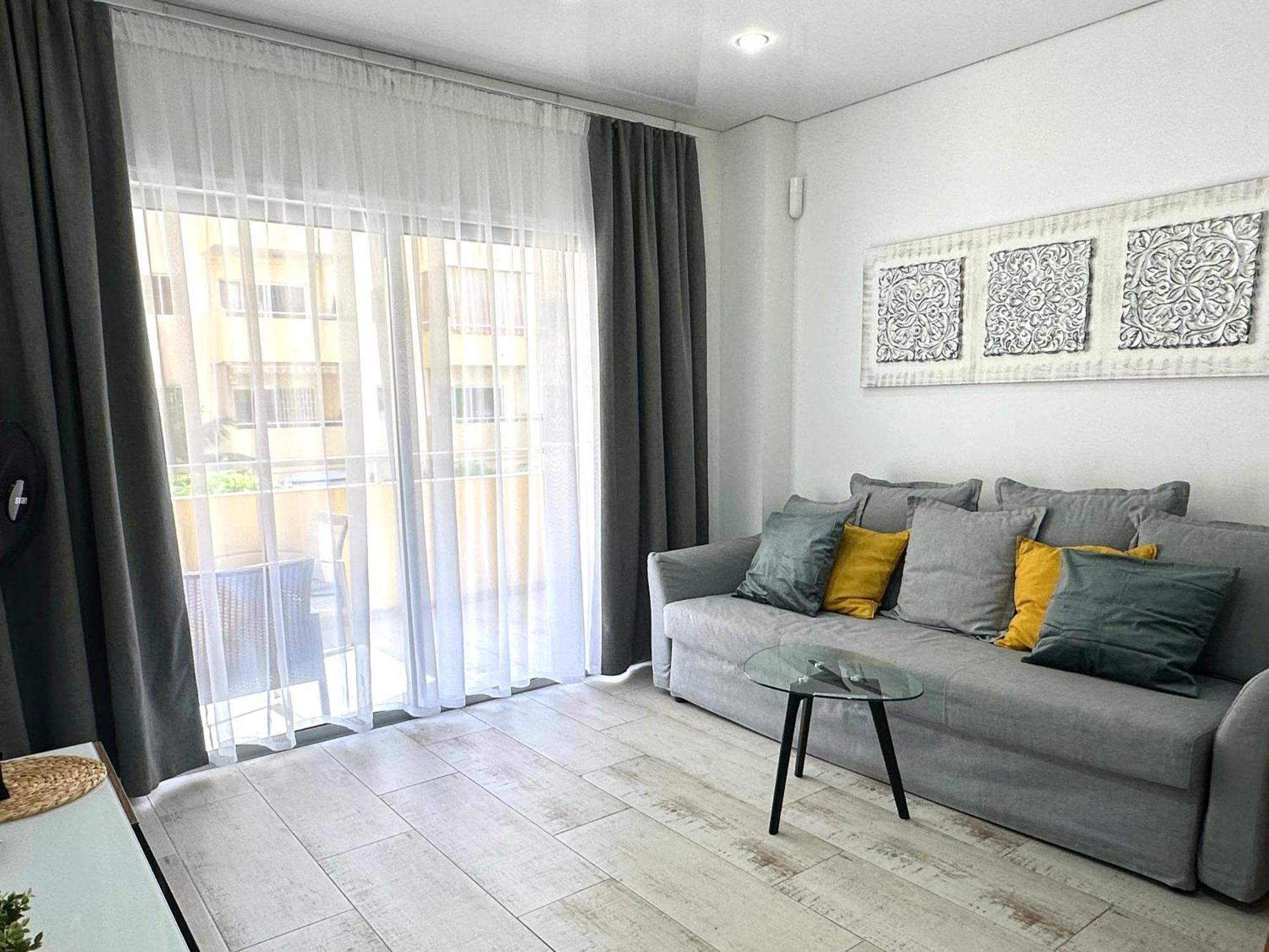 Apartment In Cristianos